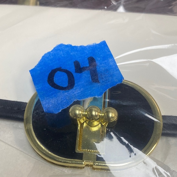 NWT Elegant White and Black Handbag O4 - Picture 3 of 3